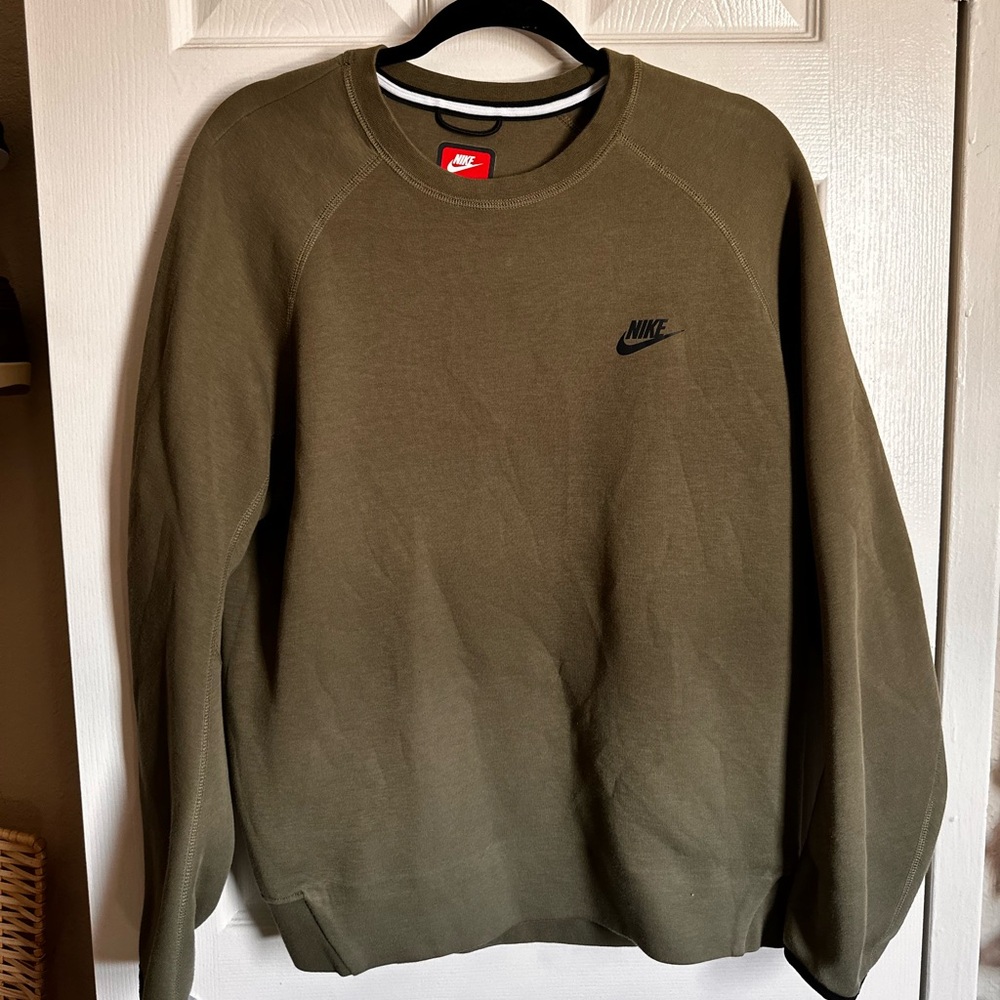 olive green nike tech pullover sweatshirt 🫒